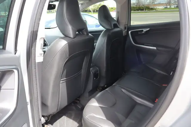 2017 Volvo XC60 - Photo 18