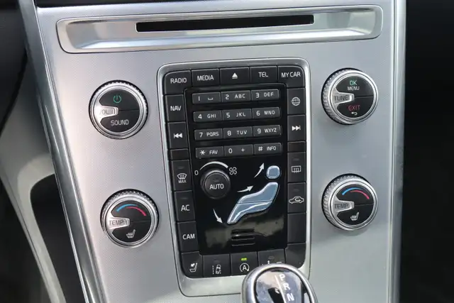 2017 Volvo XC60 - Photo 24