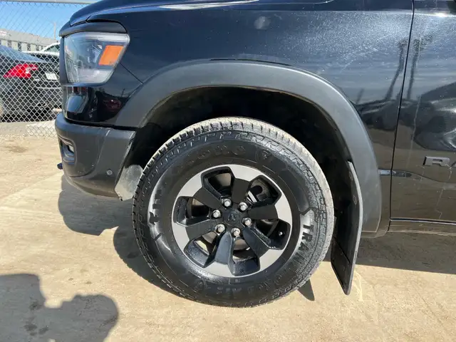 2019 Ram 1500 Rebel Extended Cab 3.6L V6 | Command Start | Sunro - Photo 11