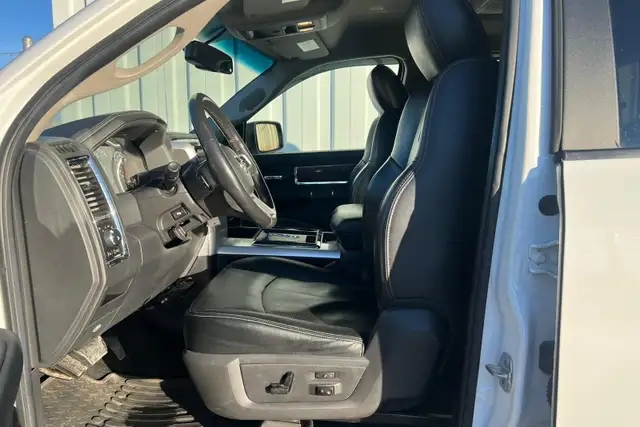2010 Dodge Ram 1500 Laramie Crew Cab 5.7L V8 | Power Seat | Heat - Photo 11