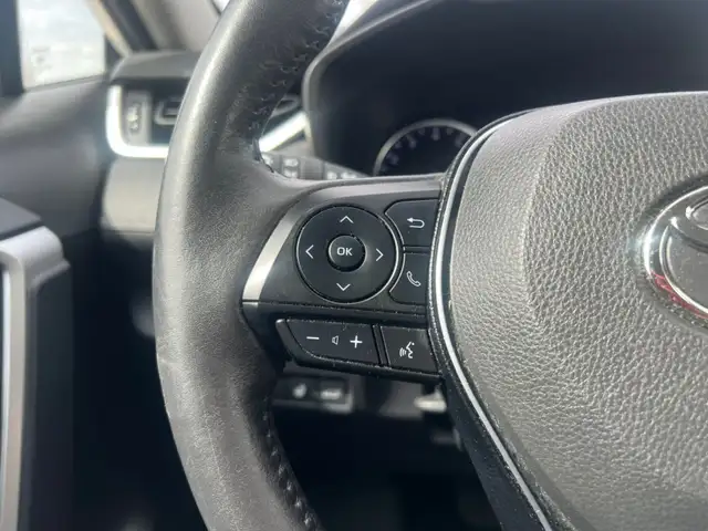 2019 Toyota RAV4 XLE AWD | Remote Start | Reverse Camera - Photo 12