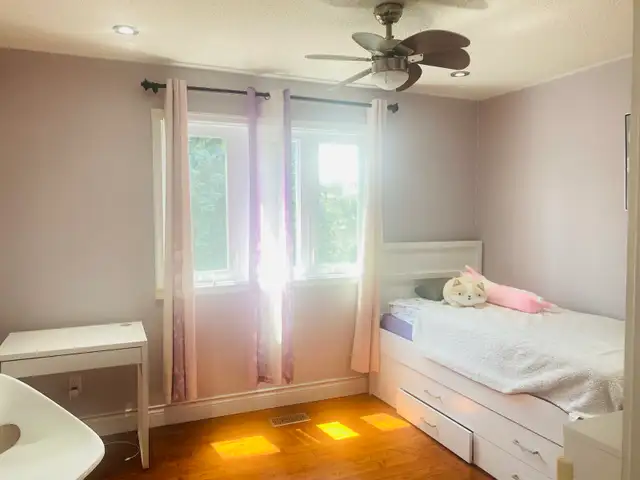 One Upstairs Bedroom - Photo 2