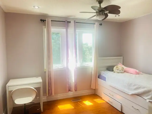 One Upstairs Bedroom - Photo 3
