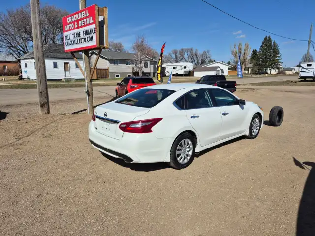2018 Nissan Altima - Photo 2