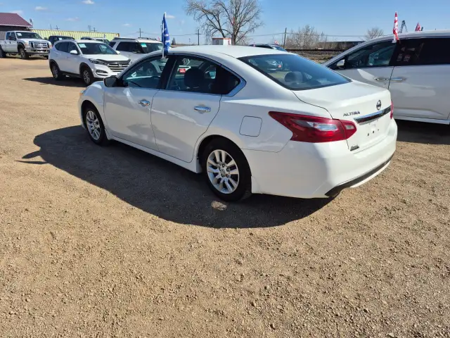 2018 Nissan Altima - Photo 16