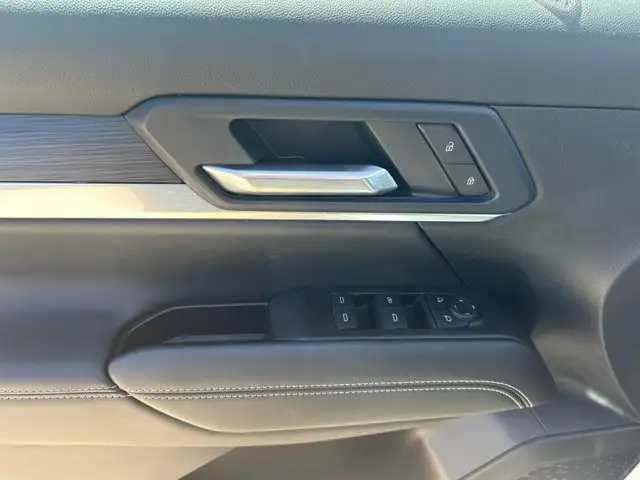 2025 GMC Terrain AWD Elevation - Photo 16