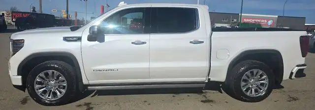 2023 GMC Sierra 1500 Denali Crew Cab - Photo 2