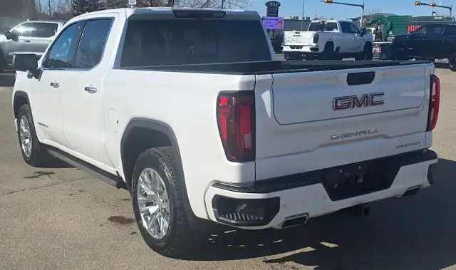 2023 GMC Sierra 1500 Denali Crew Cab - Photo 3