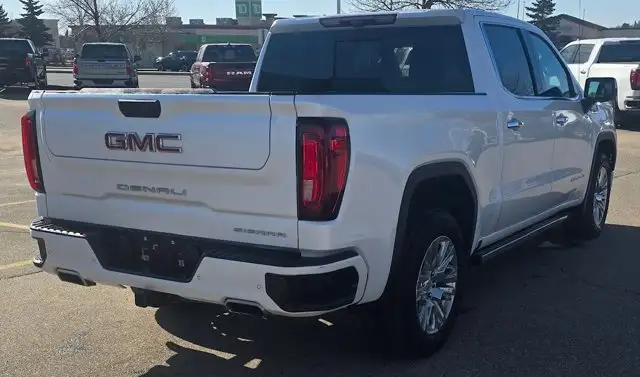 2023 GMC Sierra 1500 Denali Crew Cab - Photo 5