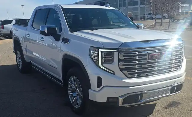 2023 GMC Sierra 1500 Denali Crew Cab - Photo 7