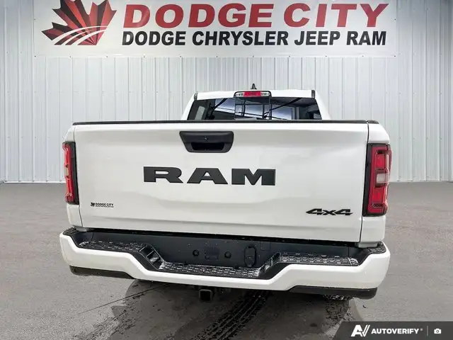 2026 Ram 1500 Black Express | Bucket Seats | Crew Cab 5'7 Box - Photo 4