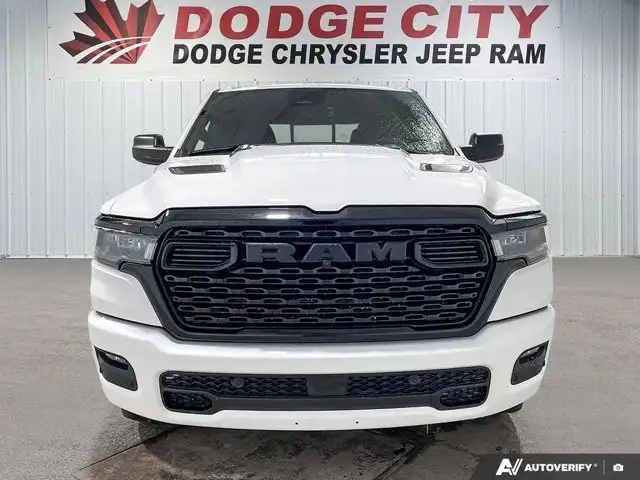 2026 Ram 1500 Black Express | Bucket Seats | Crew Cab 5'7 Box - Photo 8