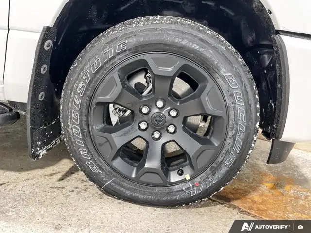 2026 Ram 1500 Black Express | Bucket Seats | Crew Cab 5'7 Box - Photo 9