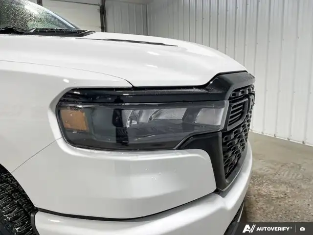 2026 Ram 1500 Black Express | Bucket Seats | Crew Cab 5'7 Box - Photo 11