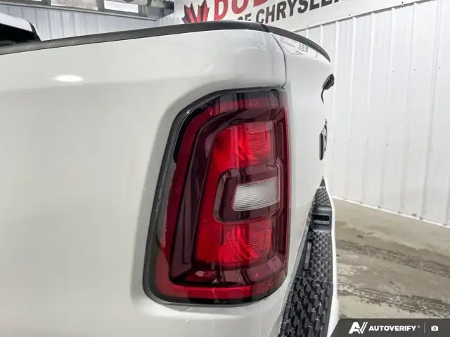 2026 Ram 1500 Black Express | Bucket Seats | Crew Cab 5'7 Box - Photo 13