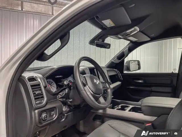 2026 Ram 1500 Black Express | Bucket Seats | Crew Cab 5'7 Box - Photo 14