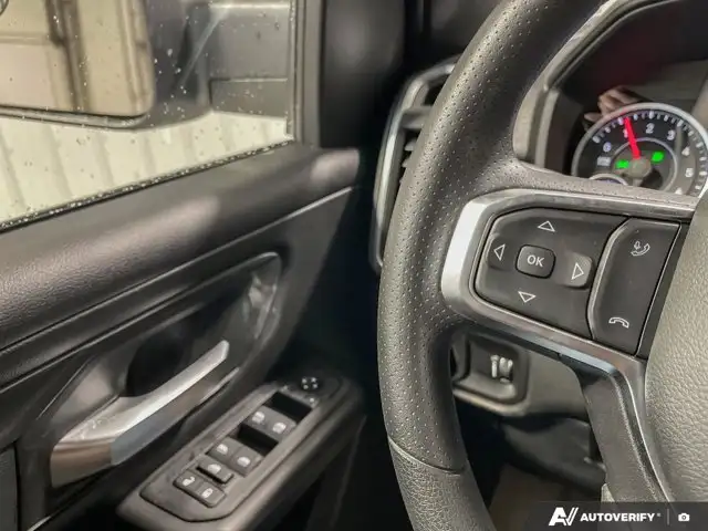 2026 Ram 1500 Black Express | Bucket Seats | Crew Cab 5'7 Box - Photo 18