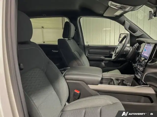2026 Ram 1500 Black Express | Bucket Seats | Crew Cab 5'7 Box - Photo 23