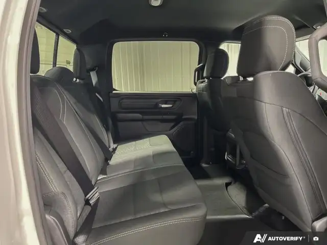 2026 Ram 1500 Black Express | Bucket Seats | Crew Cab 5'7 Box - Photo 24