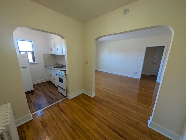 1 Bedroom Apt available at 2532 Lakeshore Blvd W, Etobicoke!