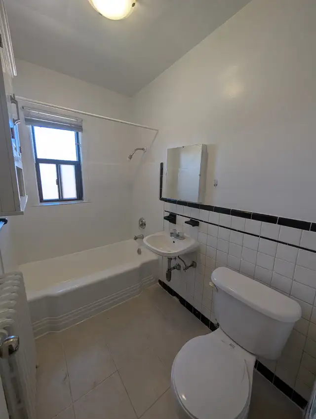 1 Bedroom Apt available at 2532 Lakeshore Blvd W, Etobicoke! - Photo 3