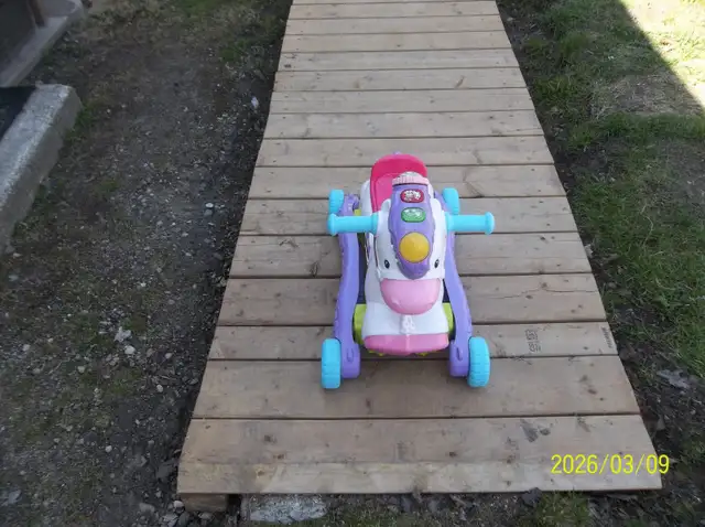 Child's ride on pony like new Talks $30.00