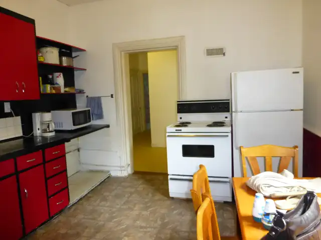 Student House Close To Tett Center and Queens 359 King St West - Photo 6