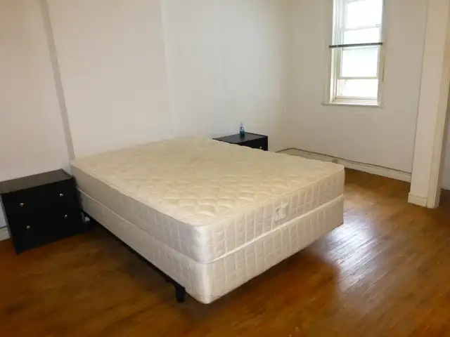 Student House Close To Tett Center and Queens 359 King St West - Photo 10