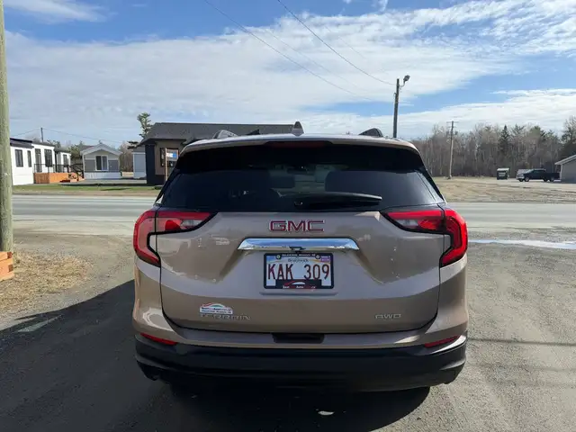 2018 GMC Terrain AWD! SLE! CLEAN CARFAX! NEW TIRES! - Photo 8
