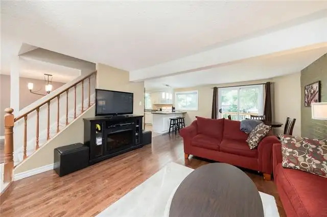 Three Rooms Available in A Very Student Home! All Inclusive! - Photo 8
