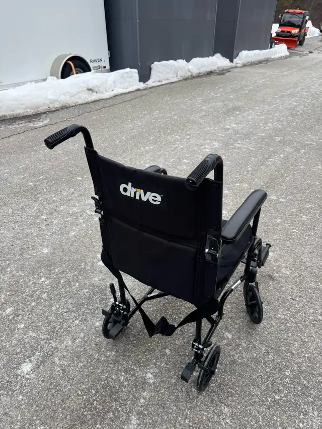 DRIVE MEDICAL TRANSPORT CHAIR WITH ROHO CUSHION - Photo 2