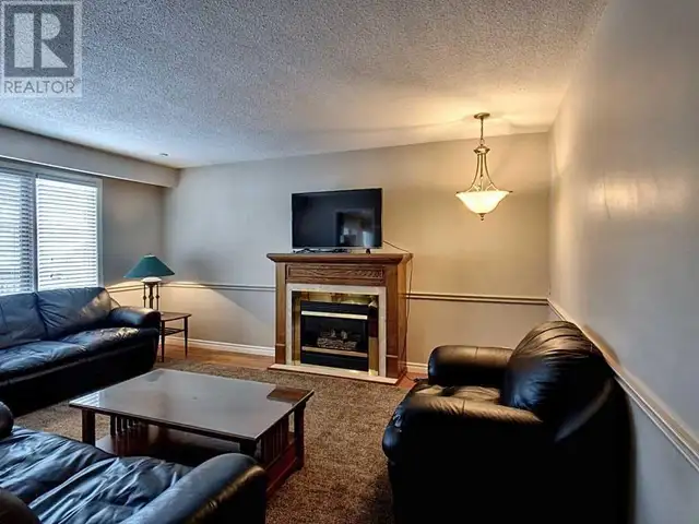Furnished Bedroom Available Sept 1st. All Inclusive Rent! - Photo 8