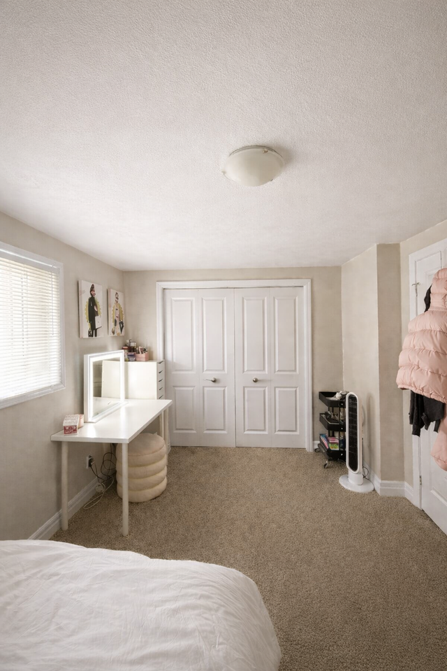 3 Bedrooms Available in an Immaculate All Female Student Home! - Photo 4