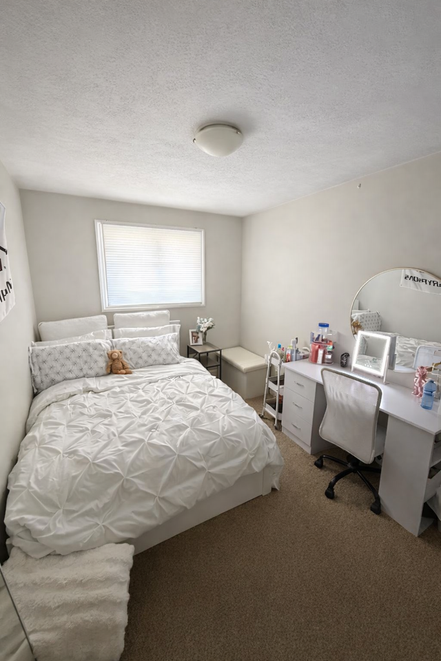 3 Bedrooms Available in an Immaculate All Female Student Home! - Photo 5