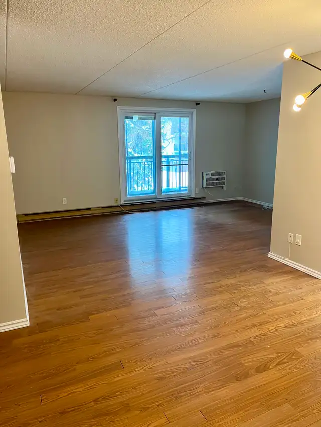River Heights Large 2BR Condo |  Pool |  Parking Included