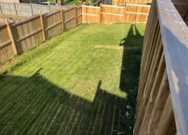 3 BEDROOM HOME | DOUBLE GARAGE | LARGE FENCED YARD | FAMILY AREA - Photo 5