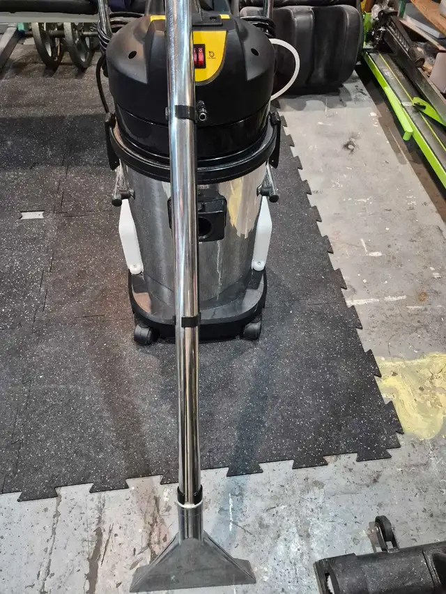 carpet and upholstery steam cleaner - Photo 4