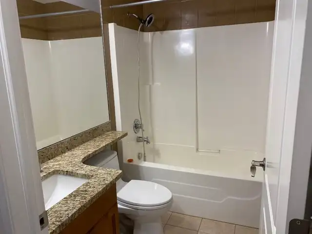 Summerside - Walkout 1 Bdrm Basement Suite - All utilities incl. - Photo 6