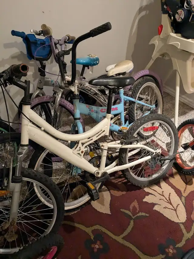 Kid's Trike ( 3 in 1 ) and more bikes - Photo 4