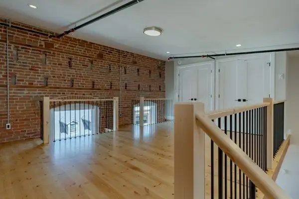 Beautiful Loft Style Downtown Apartment For Rent - Photo 5