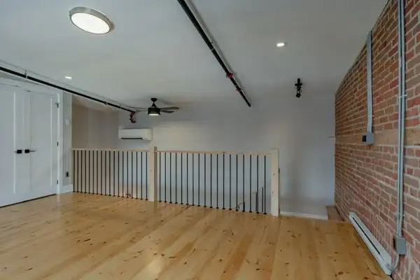 Beautiful Loft Style Downtown Apartment For Rent - Photo 6