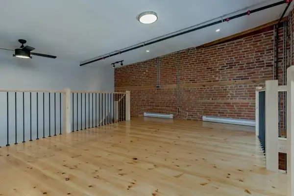 Beautiful Loft Style Downtown Apartment For Rent - Photo 8