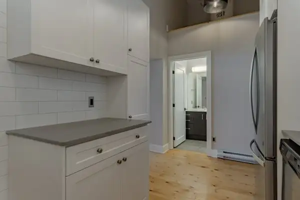 Beautiful Loft Style Downtown Apartment For Rent - Photo 9