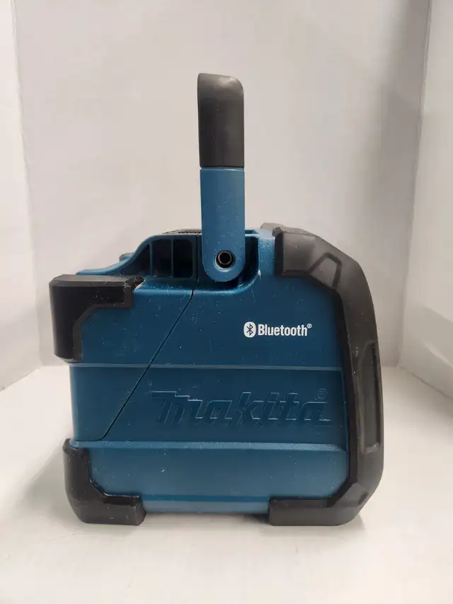 MAKITA 18V LXT/12Vmax CXT Lithium-Ion Jobsite radio w/BT - Photo 3