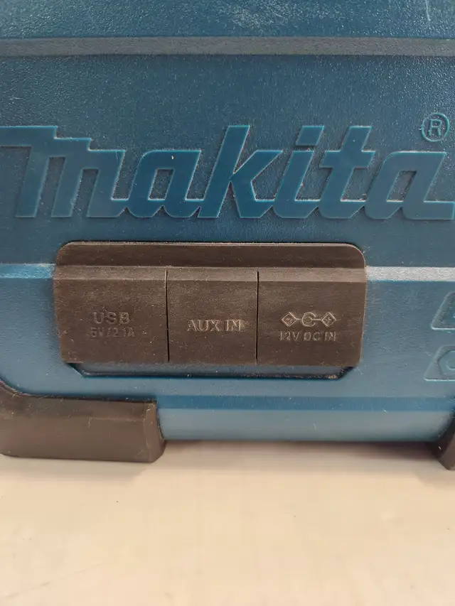 MAKITA 18V LXT/12Vmax CXT Lithium-Ion Jobsite radio w/BT - Photo 4