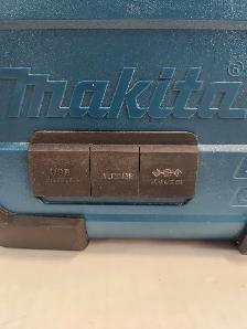 MAKITA 18V LXT/12Vmax CXT Lithium-Ion Jobsite radio w/BT - Photo 4