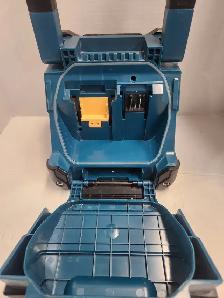 MAKITA 18V LXT/12Vmax CXT Lithium-Ion Jobsite radio w/BT - Photo 5