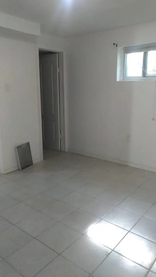 Available immediately 1 bedroom basement apartment - Photo 8