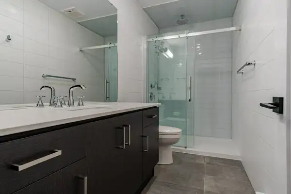 Large 2 Bedroom Downtown Apartment For Rent - Photo 5