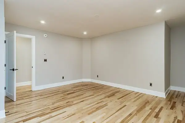 Large 2 Bedroom Downtown Apartment For Rent - Photo 6